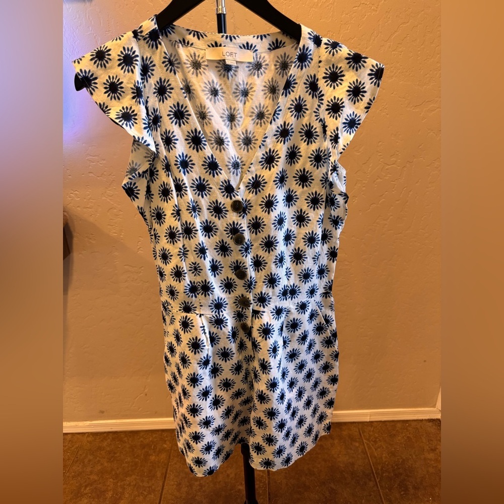 LOFT White Romoer with Navy Daisy Print